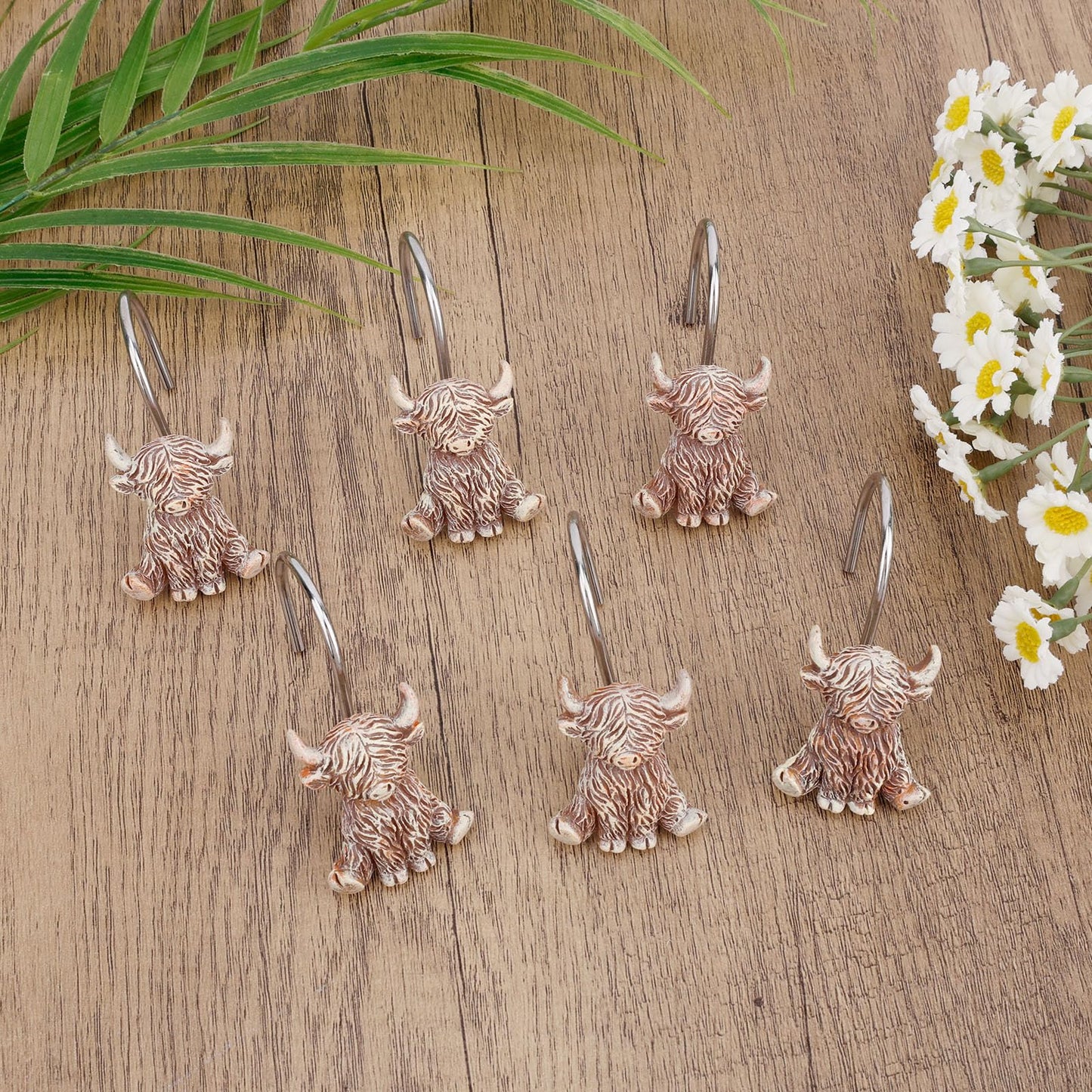 Fukaisu 12pcs Highland Cow Shower Curtain Hooks, Rustic Western Highland Cow Bathroom Shower Curtain Hooks Cute Resin Hangers Suitable for Bathroom