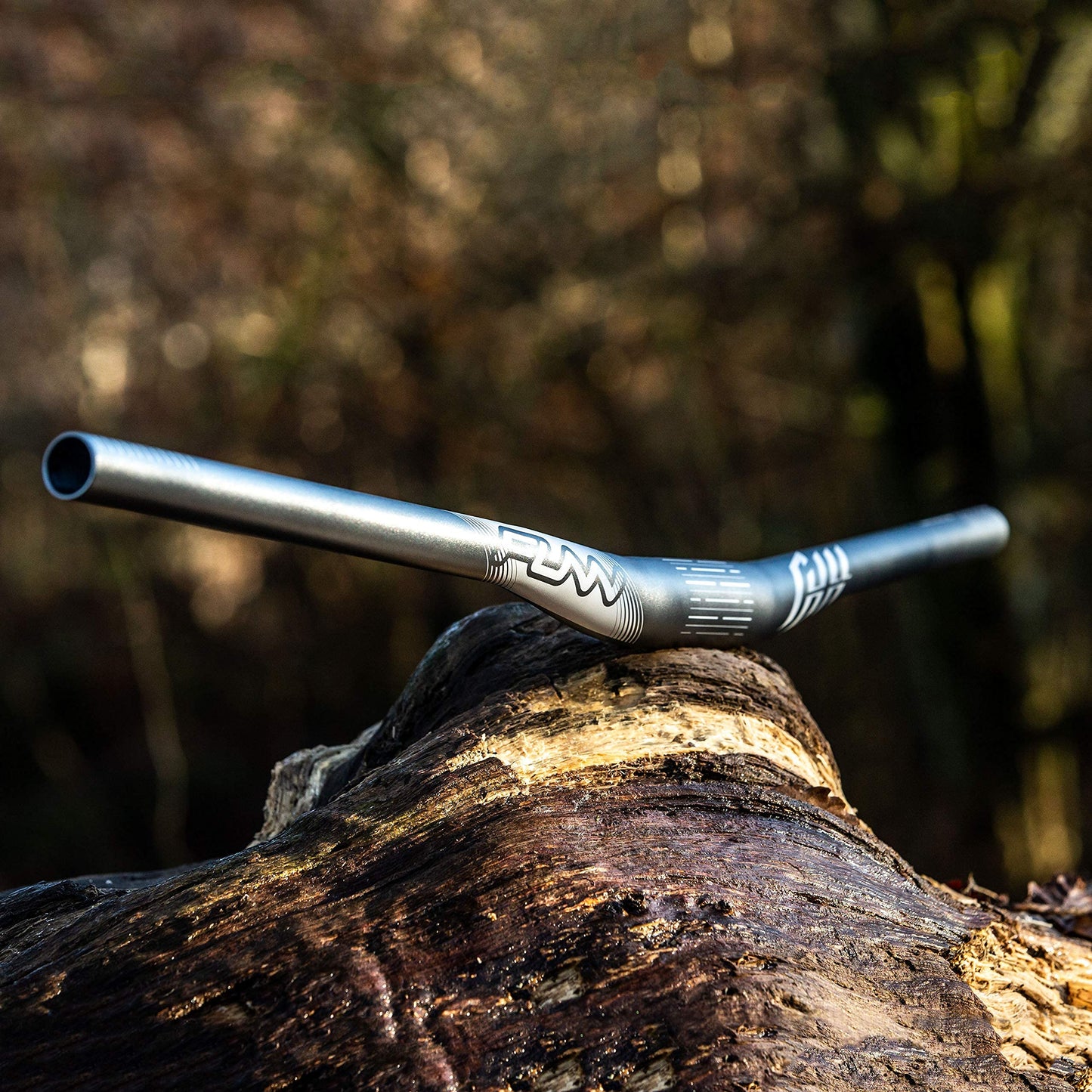 Funn Full On Mountain Bike Handlebar with Bar Clamp 31.8mm and Width 810mm, Tough and Lightweight Alloy Riser Handlebar for MTB, BMX and Road Bike,