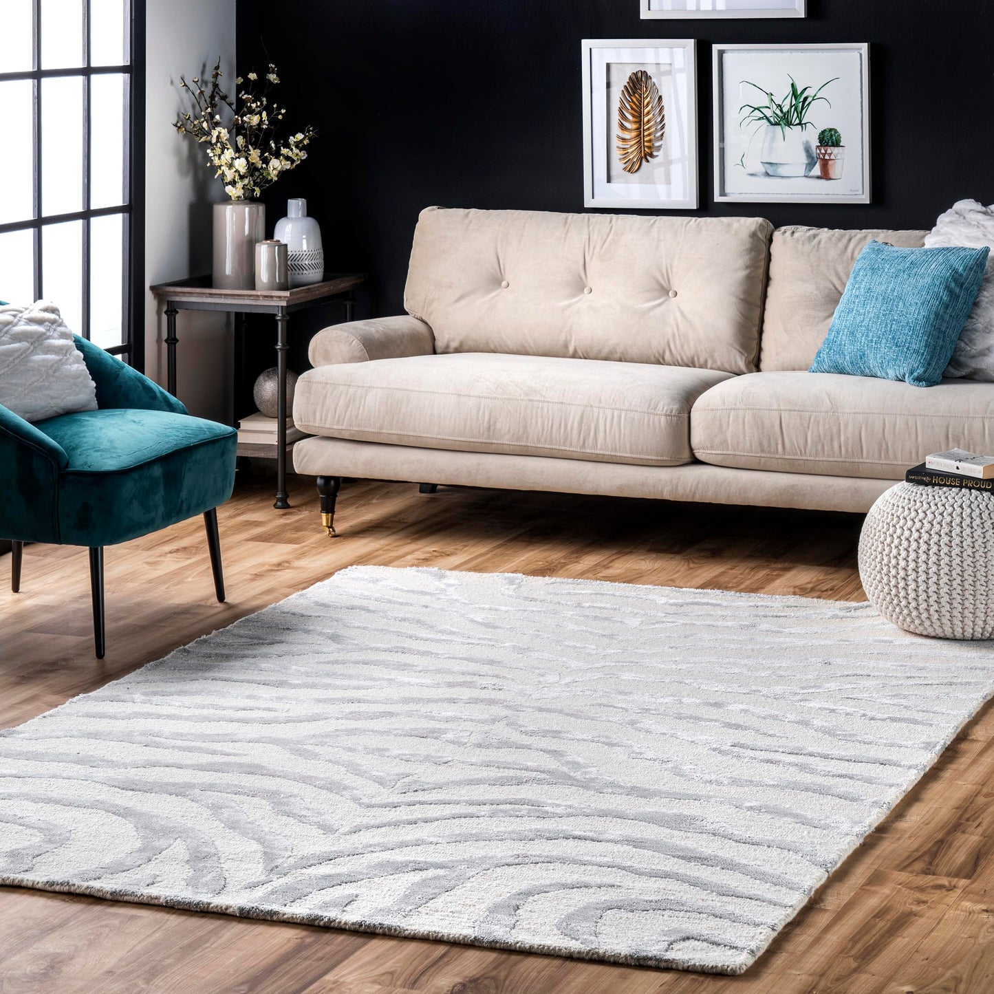 nuLOOM Hand Tufted Plush Zebra Accent Rug, 2x3, Grey