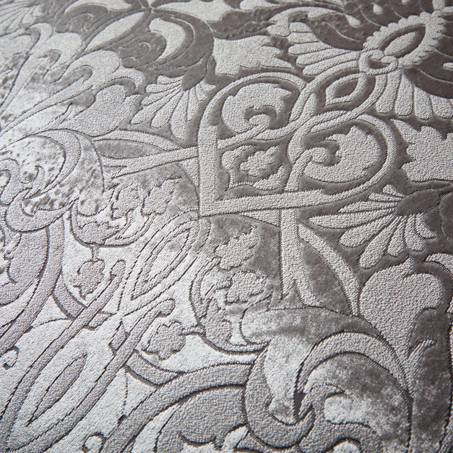 Laurence Llewelyn-Bowen - Silver Embossed Damask Duvet Cover & Pillowcases - Double (200 x 200cm) - Luxury Velvet Bedding Set - Jacquard