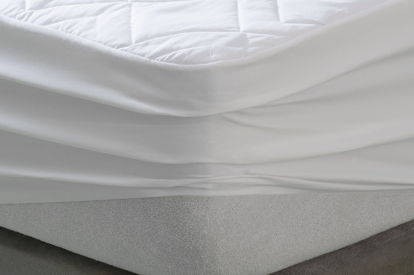 SAVEL - Mattress Cover (70x140 cm) Cot Bed Size | Aloe Vera | Breathable and Waterproof Mattress Protector - White
