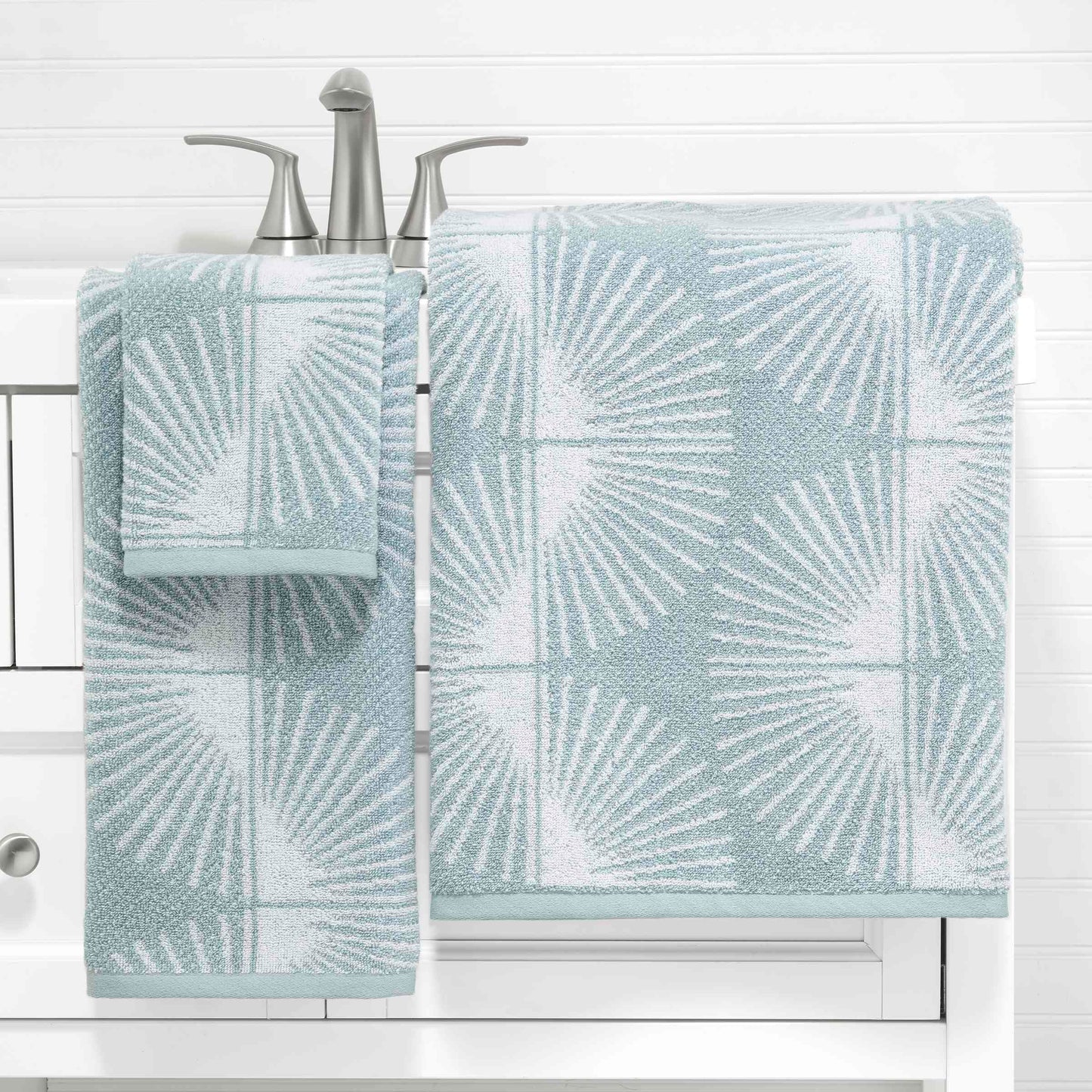 Nicole Miller - Hand Towels, Soft & Absorbent Cotton, Dorm Room Essentials, Set of 2 (Kendall Collection, Oasis)