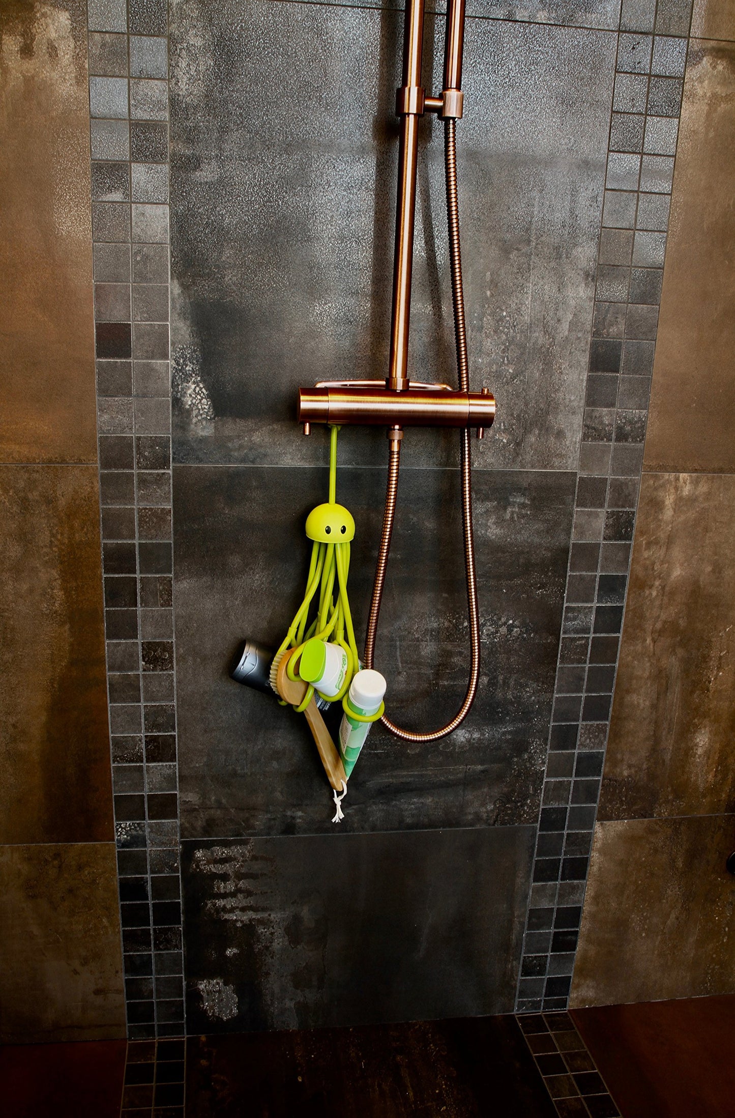 Formverket Octopus shampoo holder, shower gel holder, approx. 33 cm long, for hanging with 9 adjustable loops, latex, green