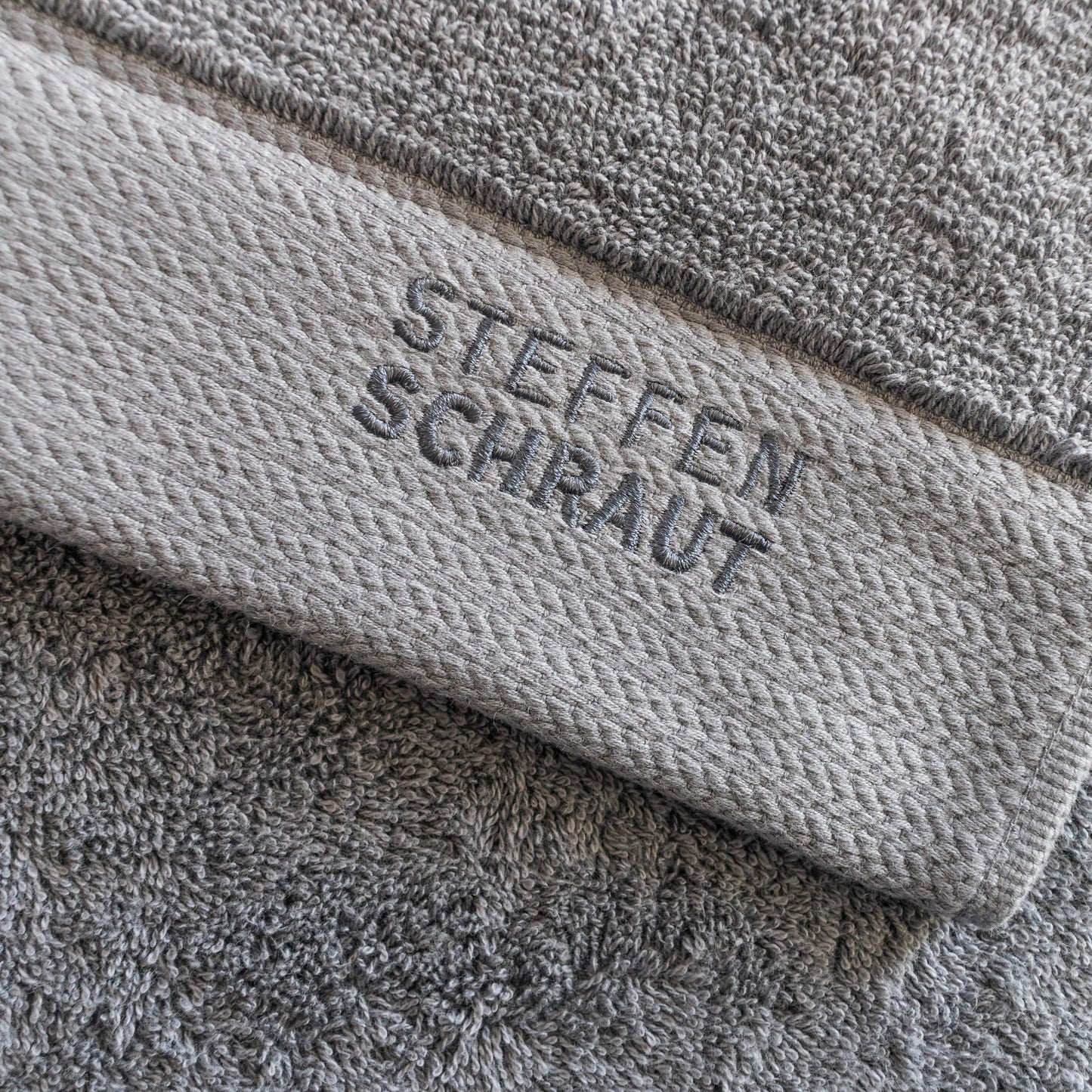 Möve x STEFFEN SCHRAUT Classic Collection Bath Towel Uni with Herringbone - Border 80 x 150 cm, Towels – Made in Germany, 100% cotton, Stone (Grey)