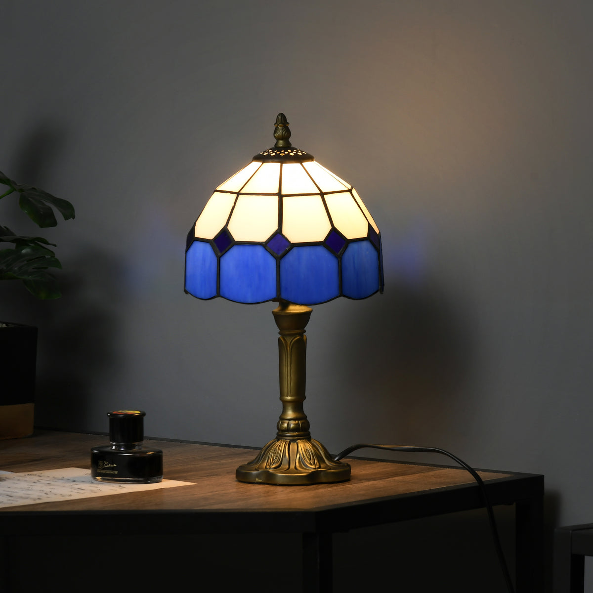 HOMCOM Handmade Art Deco Glass Table Lamp - White/Blue