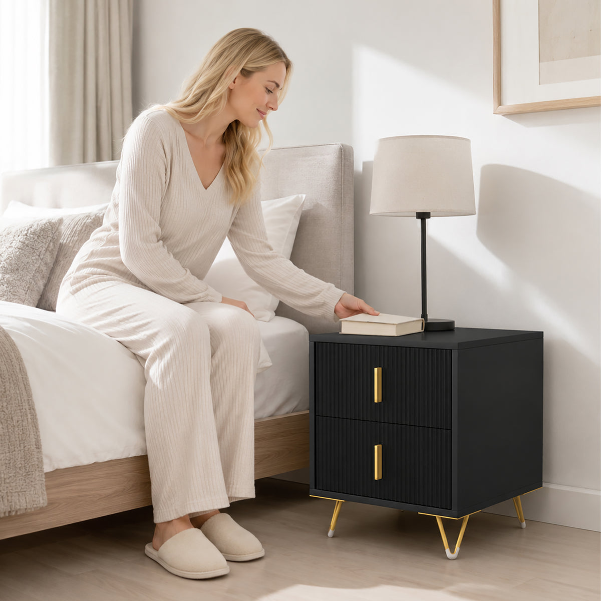 HOMCOM Elegant Fluted Bedside Table - Black/Gold-Tone