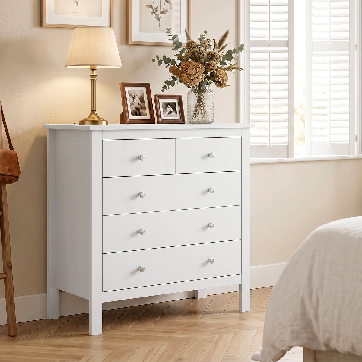 HOMCOM 5 Drawer Chest of Drawers, Modern Dresser for Bedroom, Bedside Storage Cabinet, Wide Storage Unit with Glide Runners for Living Room, Hallway, Closet, 79 x 39.5 x 80.5 cm, White