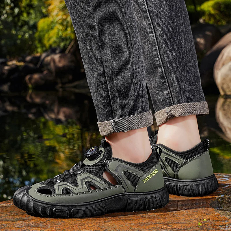 Outdoor River Tracing Shoes for Men, Hollow Breathable Anti-Smash Toe Protection Sandals, Non-Slip and Wear-Resistant, Summer Water Sports and Leisure Shoes