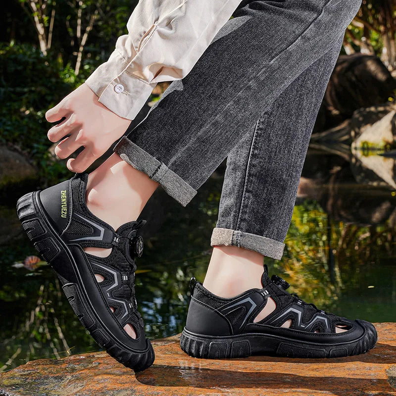 Outdoor River Tracing Shoes for Men, Hollow Breathable Anti-Smash Toe Protection Sandals, Non-Slip and Wear-Resistant, Summer Water Sports and Leisure Shoes