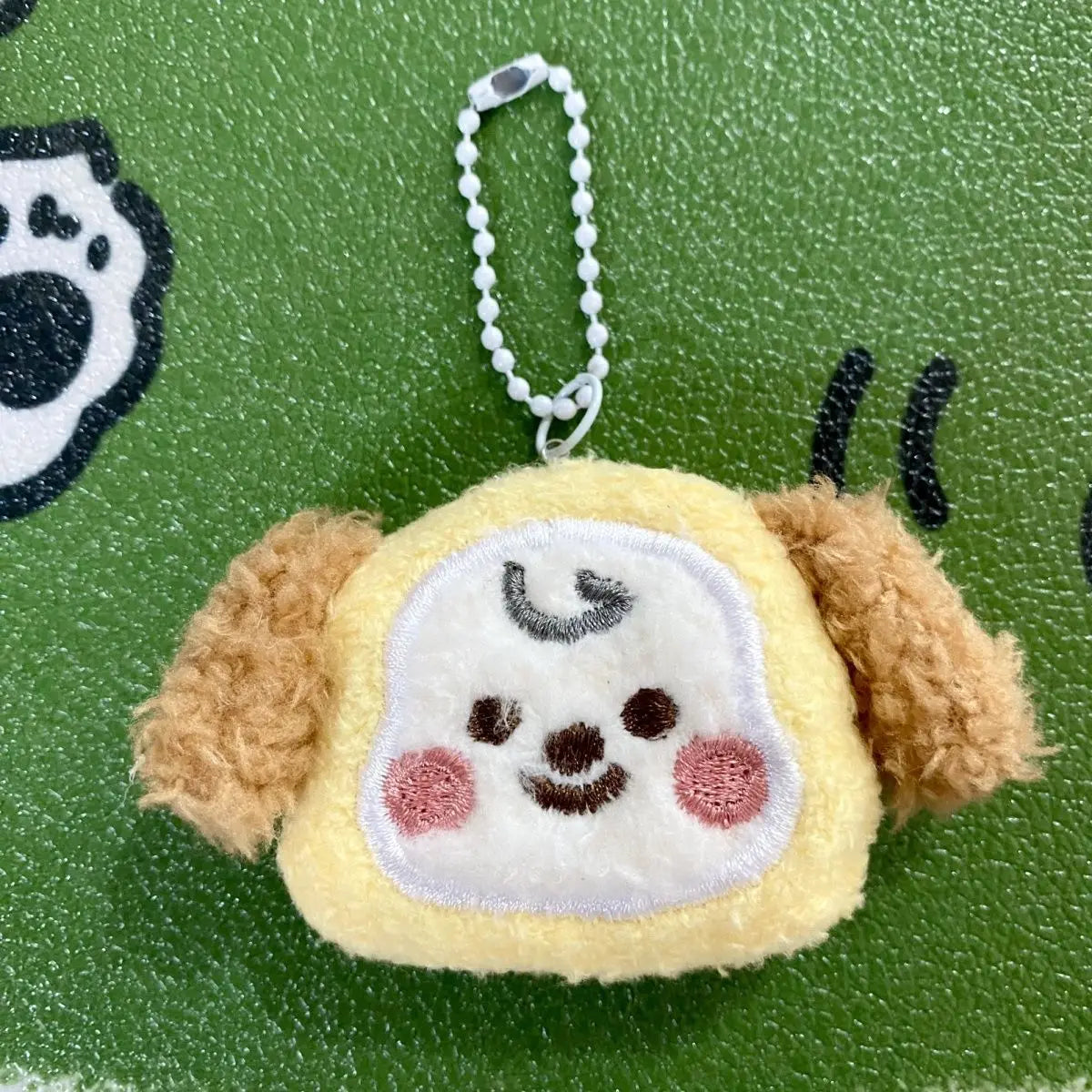New K-pop bt21 mini plush keychain pendant doll, cute schoolbag pendant decoration, pink rabbit idol fan group purchase gift