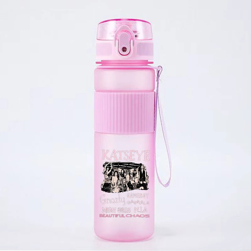 Fashion K POP KATSEYE 550ml Sports Water Cup for Women Anime Cartoon Fashion Water Bottle Boys Girls Portable Good-looking Cups