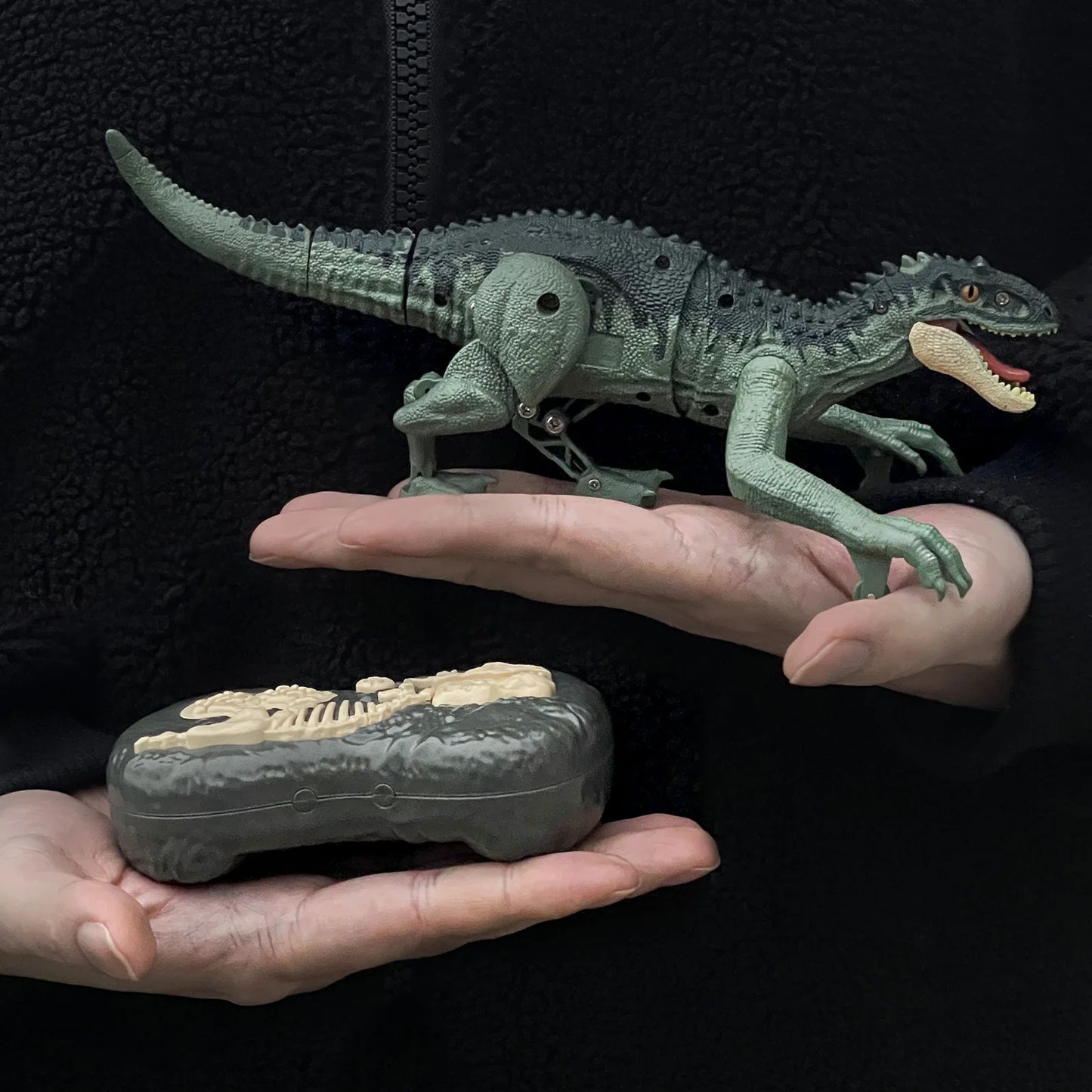 2.4GHz Remote Control Dinosaur, Simulation Walking Velociraptor Robot Toy, Electronic RC Dinosaur Toys, Gift for Boys Girls