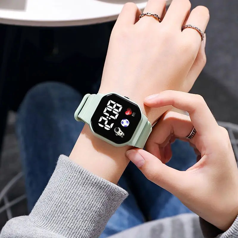 Sports Watch For Women And Men LED Electronic Digital Watch Fashion Casual Simple Silicone Female Watch Electronic Clock