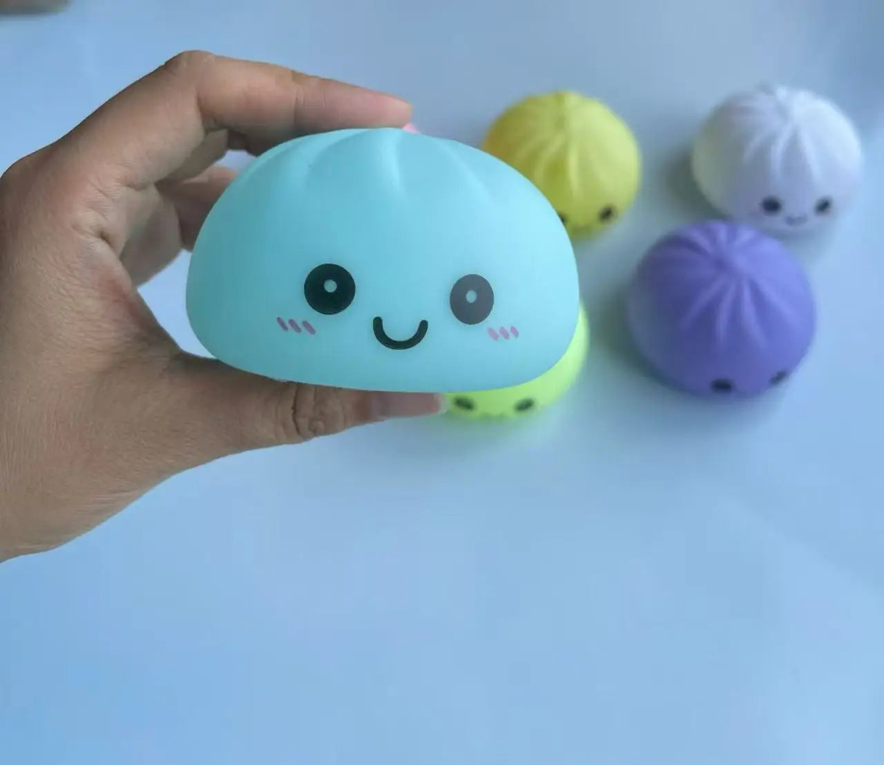 Healing silicone dumpling night light, pressable 6-color gradient LED light, office desktop stress relief gadget