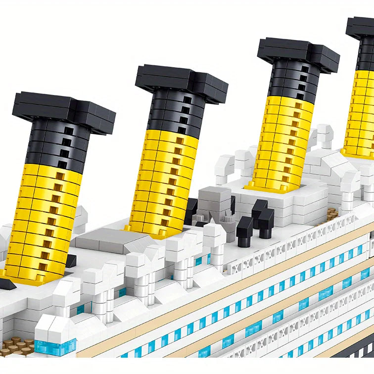 4404PCS Titanic Building Blocks Cruise Ship Mini Assemble Bricks Model DIY Toys Kits Desktop Decoration Holiday Gifts For Adult