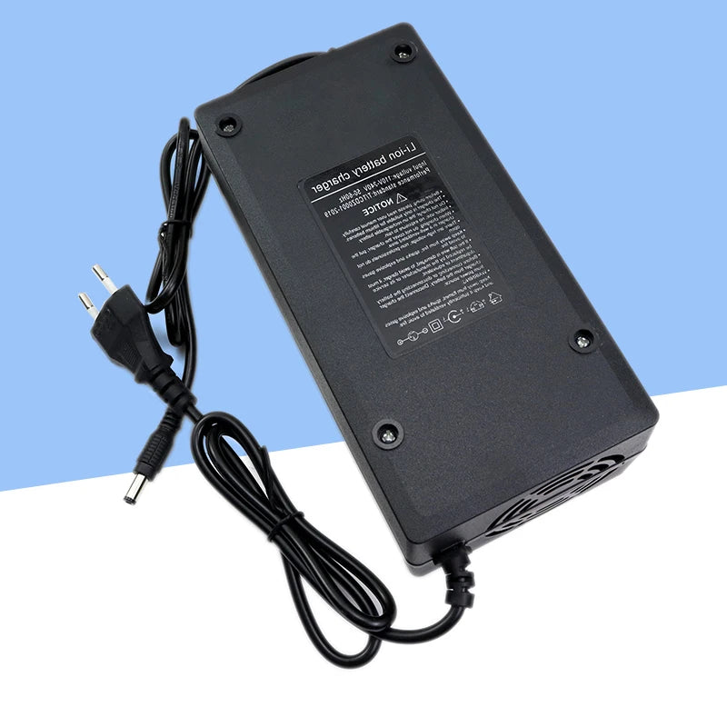 72V Charger 5A 20S Lithium-ion Battery Pack Charger 84V 5A Intelligent Fast Charging EU / US Plug With Cooling Fan