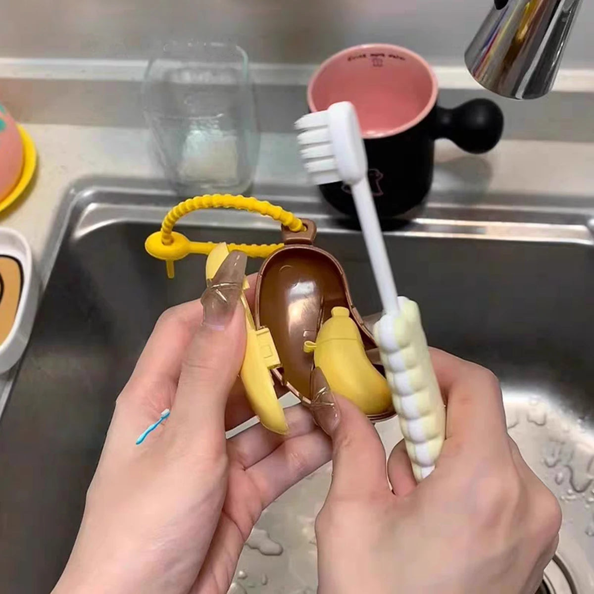 Banana toothbrush protective cap with toothpaste storage box - compact and convenient - essential toothbrush cover for travel