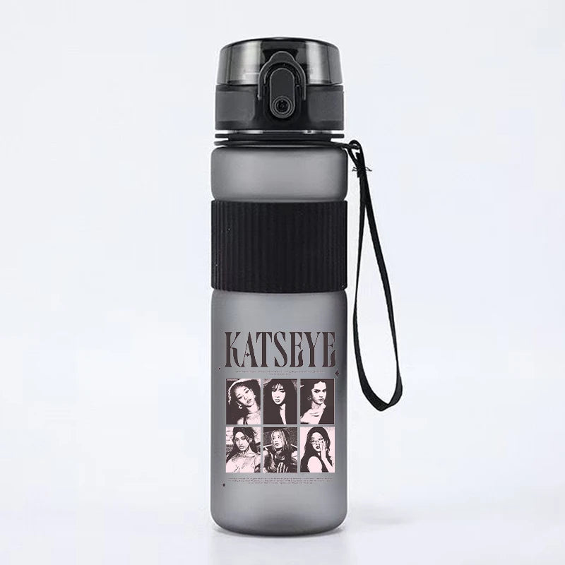 Fashion K POP KATSEYE 550ml Sports Water Cup for Women Anime Cartoon Fashion Water Bottle Boys Girls Portable Good-looking Cups