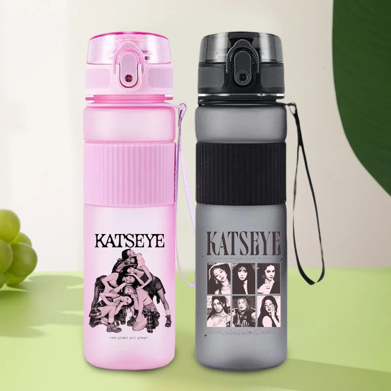 Fashion K POP KATSEYE 550ml Sports Water Cup for Women Anime Cartoon Fashion Water Bottle Boys Girls Portable Good-looking Cups