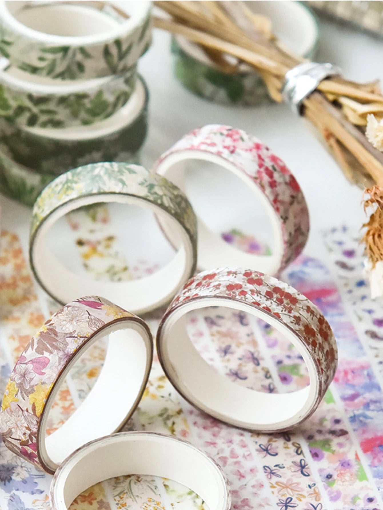 5 rolls of boxed romantic flower handbook tape, cute DIY fresh decorative washi tape for students, a must-have gift for students