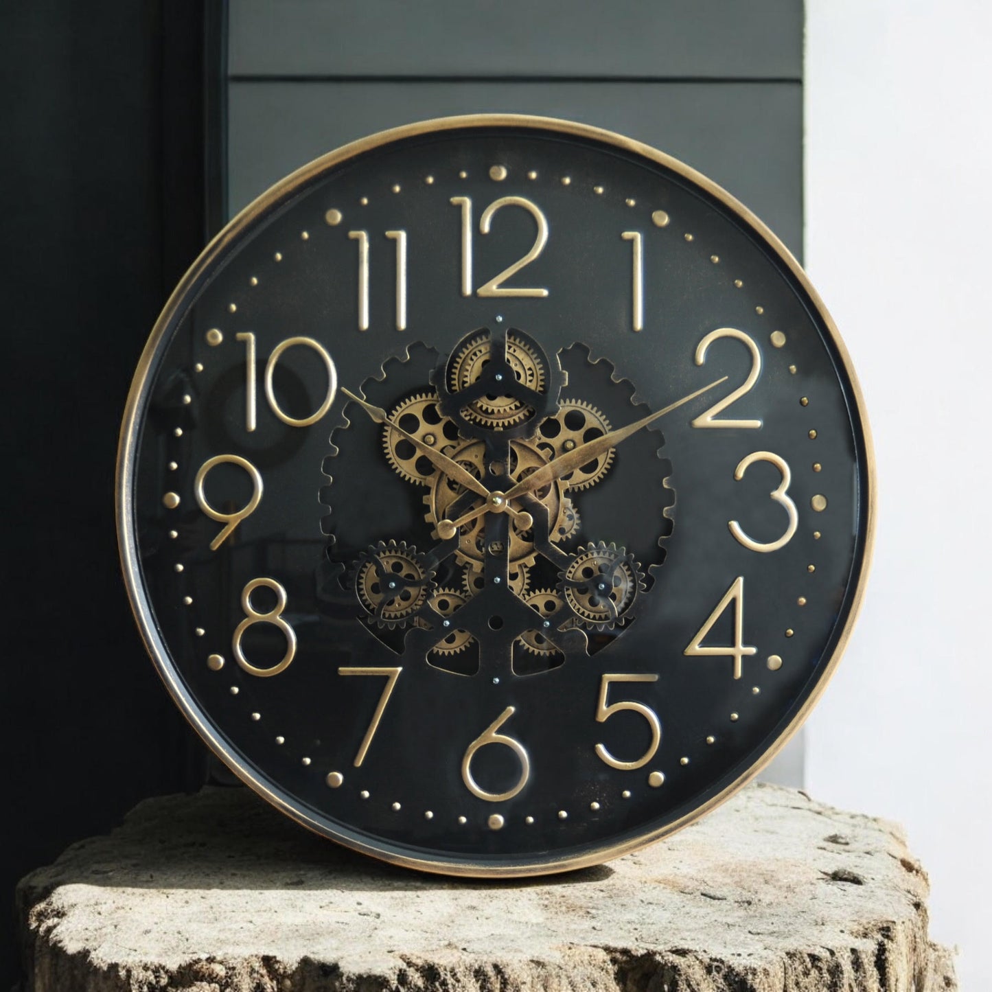 Stylish and Decorative 60cm Metal Gear Round Wall Clock - Industrial Design, Moving Gears, Battery-Operated Quartz Movement and Sophisticated Home Decor for Living Room or Office (1, Black & Gold)
