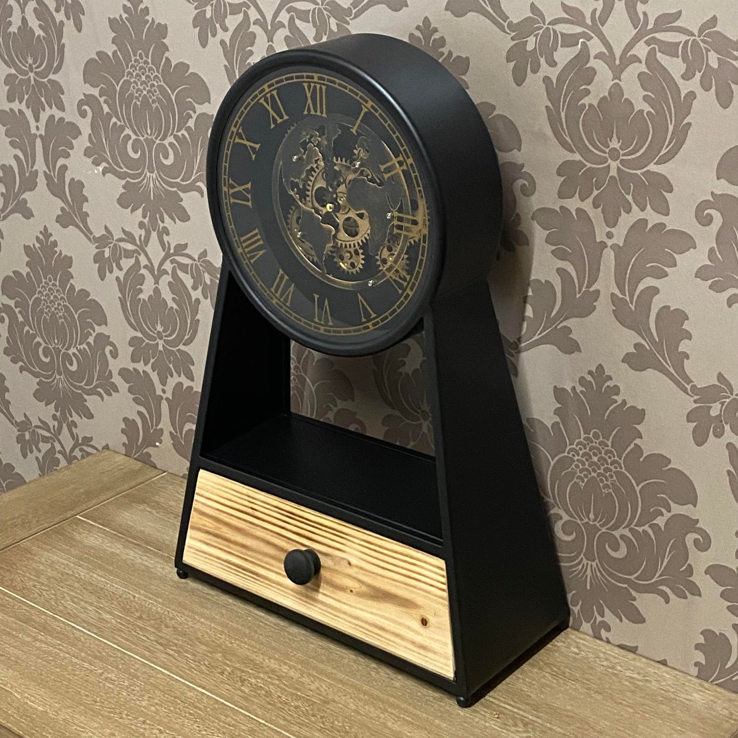 AcaciaHome Sleek Black & Gold Mantel Gear Clock with Silent Sweep - Moving Gears, Mid-Century Modern Design, Quartz Battery-Powered Movement - Metal Frame for Bedrooms, Offices, or Dining Rooms