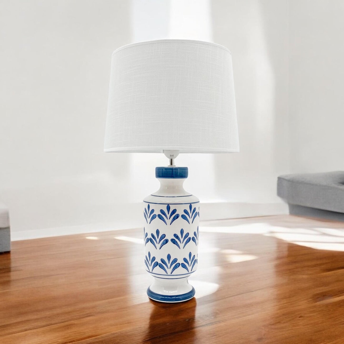 Elegant and Traditional Floral Ceramic Table Lamp – Oriental-Inspired Design with Drum Shade, Energy-Efficient 240V Lighting for Bedrooms, Living Rooms, Studies, or Dining Areas Décor (58cm)