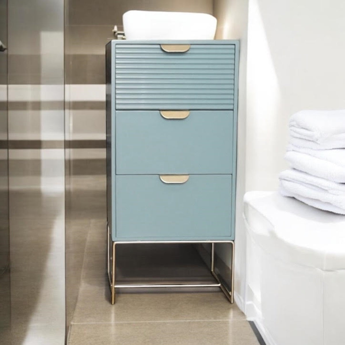 Contemporary and Stylish 64CM Wooden 3 Drawer Bedside Table - Compact Storage Solution with Smooth Sleek Design Wood Frame Drawer Slides for Easy Access to Home Essentials (Green)