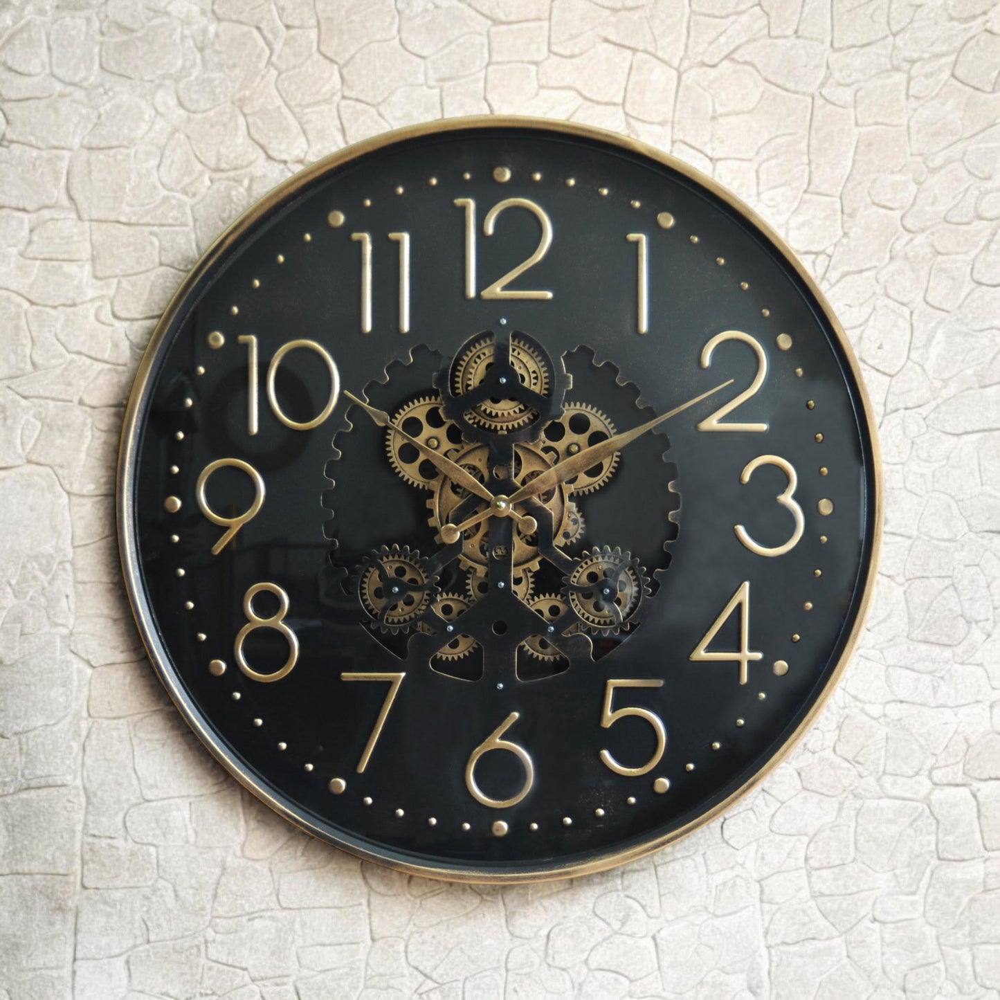 Stylish and Decorative 60cm Metal Gear Round Wall Clock - Industrial Design, Moving Gears, Battery-Operated Quartz Movement and Sophisticated Home Decor for Living Room or Office (1, Black & Gold)