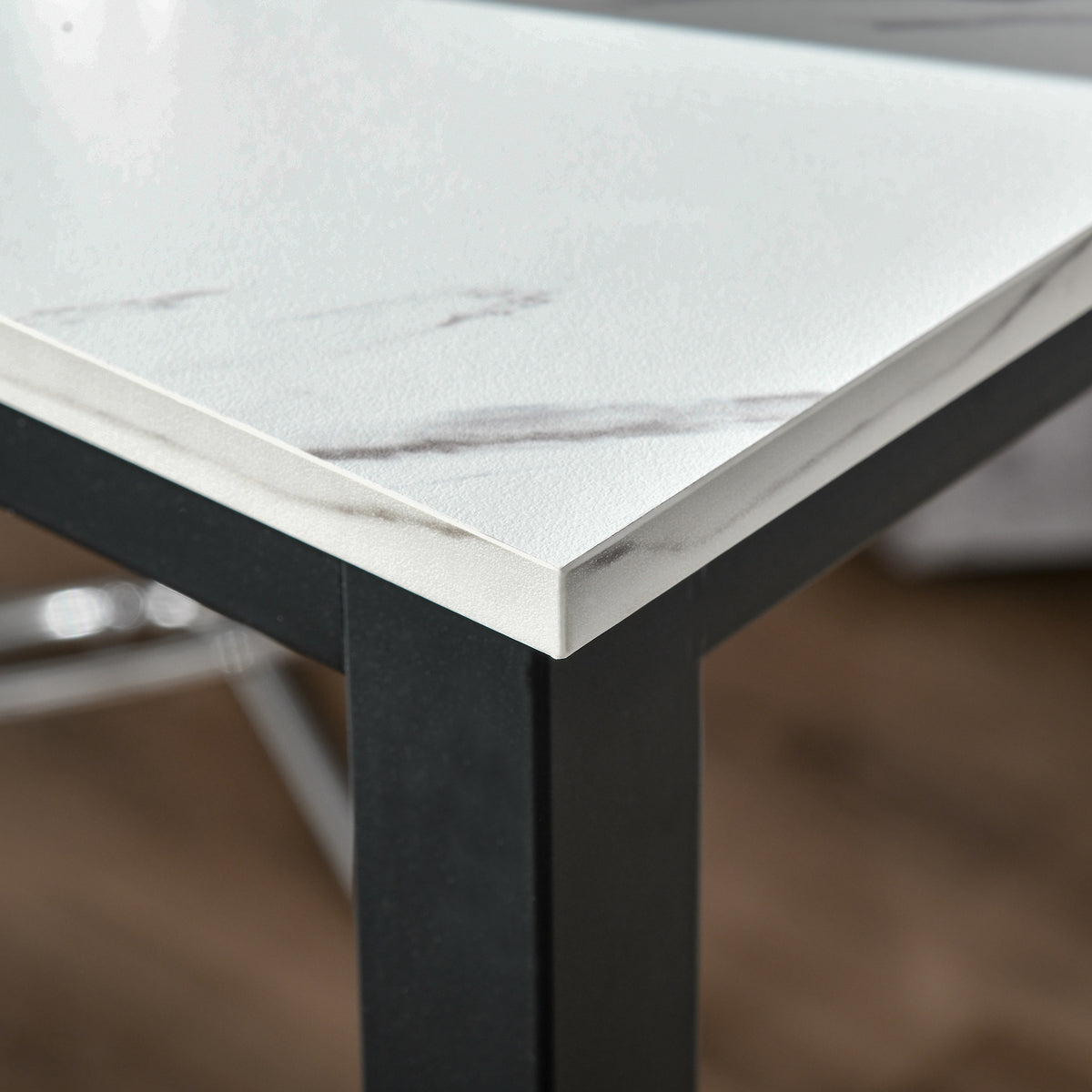 HOMCOM Rectangular Bar Table, Wood Effect Coffee Table for Small Space, Breakfast Dining, Kitchen, Industrial, White & Black