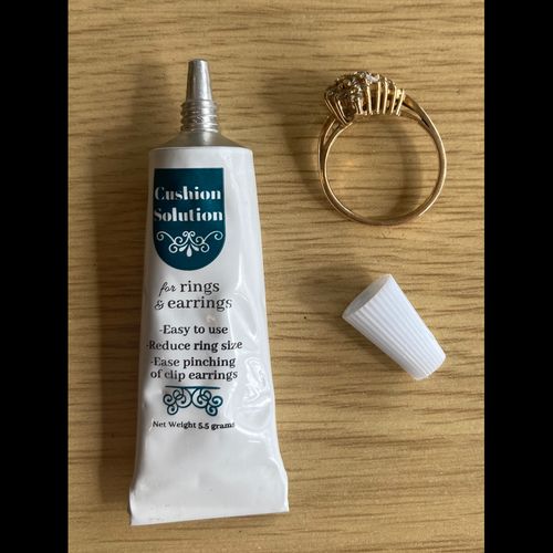 Cushion Solution Comes in a 5.5g tube.