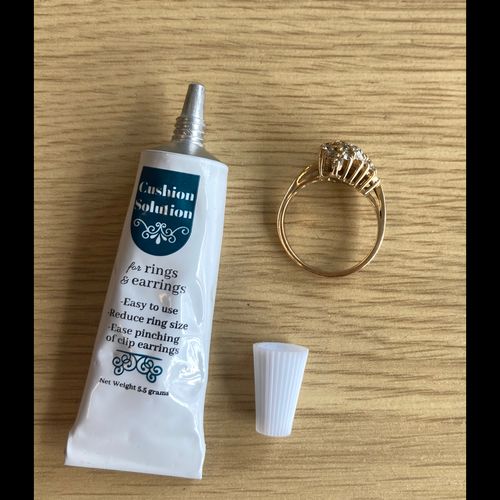 Cushion Solution Comes in a 5.5g tube.