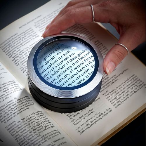 Dome Magnifier with light